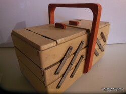 VARRÓ DOBOZ  - FA - EREDETI FESTÉS - 30 x 18 x 16 cm - NAGY - RÉGI  - OSZTRÁK - SZÉP ÁLLAPOT