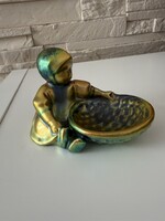 Zsolnay eozin labrador ülő Annuska kosárral (pajzspecsét)