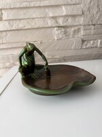 Zsolnay eozin vízmerítő nő (pajzspecsét).