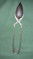 Antik KITŰNŐ állapotú ezüstözött alpakka nyeles TEA TOJÁS szűrő eszköz 16 cm a képek szerint