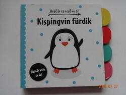 KISPINGVIN FÜRDIK - Húzd ​ki és nézd meg! – kemény lapos, interaktív mesekönyv