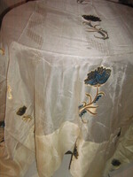 Csodaszép sötétkék-arany virág hímzett  vaj színű függöny​