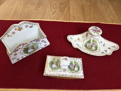 Álomszép jelenetes aranyozott 3 részes porcelán íróasztal készlet.