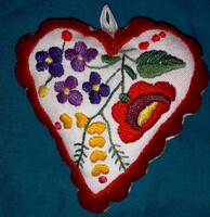 Antik kalocsai mintás tűpárna szívecske szép állapotban 10 x 10 cm a képek szerint
