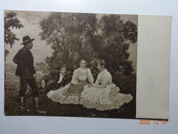 Régi postatiszta festmény képeslap (Nyilassy Sándor: Beszélgetés)