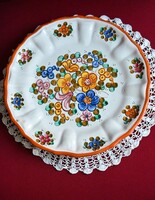 Eladó kézzel festett kerámia falitányér, dísztányér