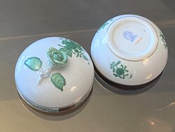ZÖLD RÓZSÁVAL DÍSZÍTETT, KEREK, FEDELES HERENDI PORCELÁN ÉKSZERTARTÓ, FESTETT, JELZETT DÍSZTÁRGY 7 X