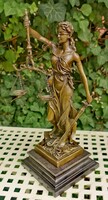Justitia, az igazság Istennője -  bronz szobor műalkotás