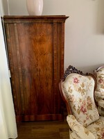Biedermeier stílusú antik szekrény