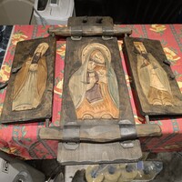 Antik kézzel faragott / kézzel festett vallási triptichon vallási katedrális ikon. Szárnyas oltár.