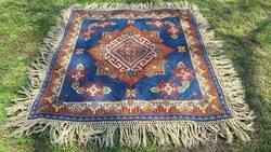 Nagyméretű kelim, kilim bélelt terítő , szőttes kőr rojtos terítő átmérő 145 x 145 cm. + 20 cm. rojt