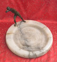 Márvány kínáló, Borghese-gladiátor bronzszoborral. Nagyméretű műtárgy.