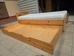 Eladó egy NAGY ágynemütartós fenyő ágy + MEMÓRIA HABOS   matrac  Bútor szép állapotú , lapokra szét