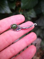 Szépséges jade köves ezüst bross