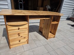 Eladó egy 3 fiókos fenyő íróasztal. RS bútor.   Bútor  szép állapotú, karc mentes.