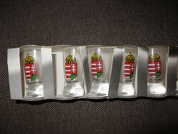 Koronás magyar címerrel és a "HUNGARY" felirattal díszített felespohár készlet