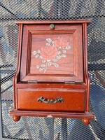 Musical jewelry box