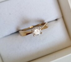 14K-os, szép köves gyűrű