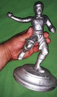 ANTIK 1950-s évek fém ALUMINIUM FUTBALISTA SZOBOR 25 X 12 CMa képek szerint