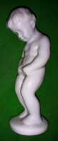Porcelán miniatűra Maneken Pis pisilős kisfiú mini szobor 12 cm a képek szerint