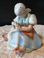 Zsolnay libát etető lány