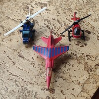 Matchbox (1985) és Corgi helik és egy Matchbox repülő (1973)