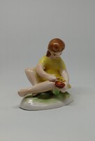 Bodrogkeresztúri virágot szedő kislány!