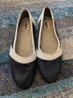 Női 36-36,5-ös vintage típusú MAGYAR cipő, balerína fazonú nyári cipő ,újszerű