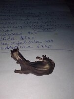 Tömör rézből készült miniatűr figurális szobor.