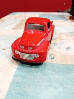 Maisto 1:25 – 1948 Ford F-1 Pickup – Tűzpiros – Gyűjtői állapot