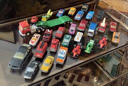 29 DB JÁTÉK AUTÓ, MACHTBOX EGYÜTT