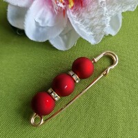 Kitűző, bross BRO386B - Gyöngyös melltű 15x58mm - piros