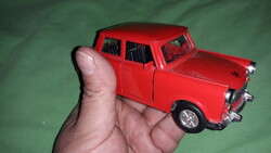 Régi piros TRABANT 601 FÉM KISAUTÓ MODELLAUTÓ 1:43 MÉRET a képek szerint