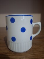 Zsolnay porcelán kék pöttyös szoknyás bögre. Jelzett