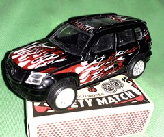 Nagyon szép minőségi fém CHRYSLER Jeep Grand Cherokee hátrahúzós játék kisautó 1:43 a képek szerint