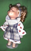 Gyönyörű puszira éhes, tündéri karakter művész porcelán baba 24 cm a képek szerint