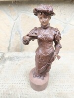 Festett spiáter szobor , fiatal hölgy