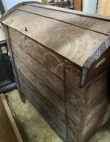 Szuszék, ácsolt fa láda, jászsági néprajzi bútor