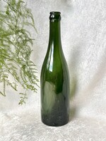 Antik zöld dombornyomott sörös üveg: Részvény - Serfőződék Budapest Kőbánya Dreher