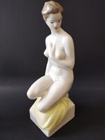 Hollóházi porcelán női akt