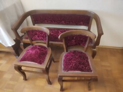 Vintage szalon garnitúra (kanapé + 2 fotel + dohányzóasztal) – felújítandó, elegáns stílus