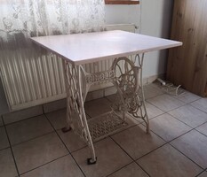 Singer varrógép asztal márvány lappal – vintage / loft