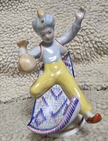 Régi Hollóházi Aladdin repülőszőnyegen porcelán figura hibátlan állapotban 12,5 cm magas