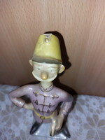 Drasche porcelán figura, Hadik Huszár, kőbányai porcelángyár, kalapja sérült