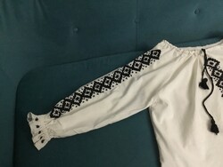 Hímzett néptáncos blúz  ( M ) Erdélyből, hibátlan állapotú