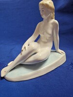 Ülő akt porcelán figura Zsolnay