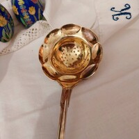 Vastagon ezüstözött,, Porcukorszóró kanál - teaszűrő kanál,, .. Méret 20.5cm×6.5cm  Ára6.490ft