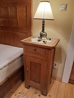 Késő szecessziós – kora art deco stílusú antik éjjeli szekrény