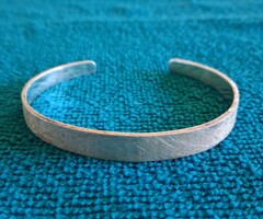 925 Sterling ezüst ADK jelzéssel (Ann D. Kearney) vintage unisex karkötő "scratched" felület