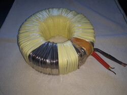 Óruási toroid transzformátor